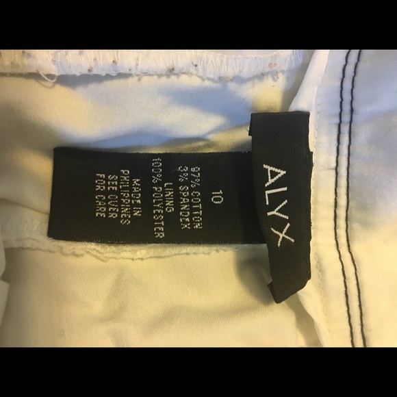 White Capri - Picture 3 of 4